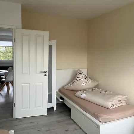 Monteur-pension N2 דירה *